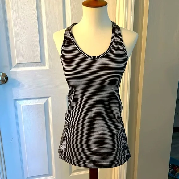 Lululemon sz 4 cool racer back tank - Picture 1 of 3